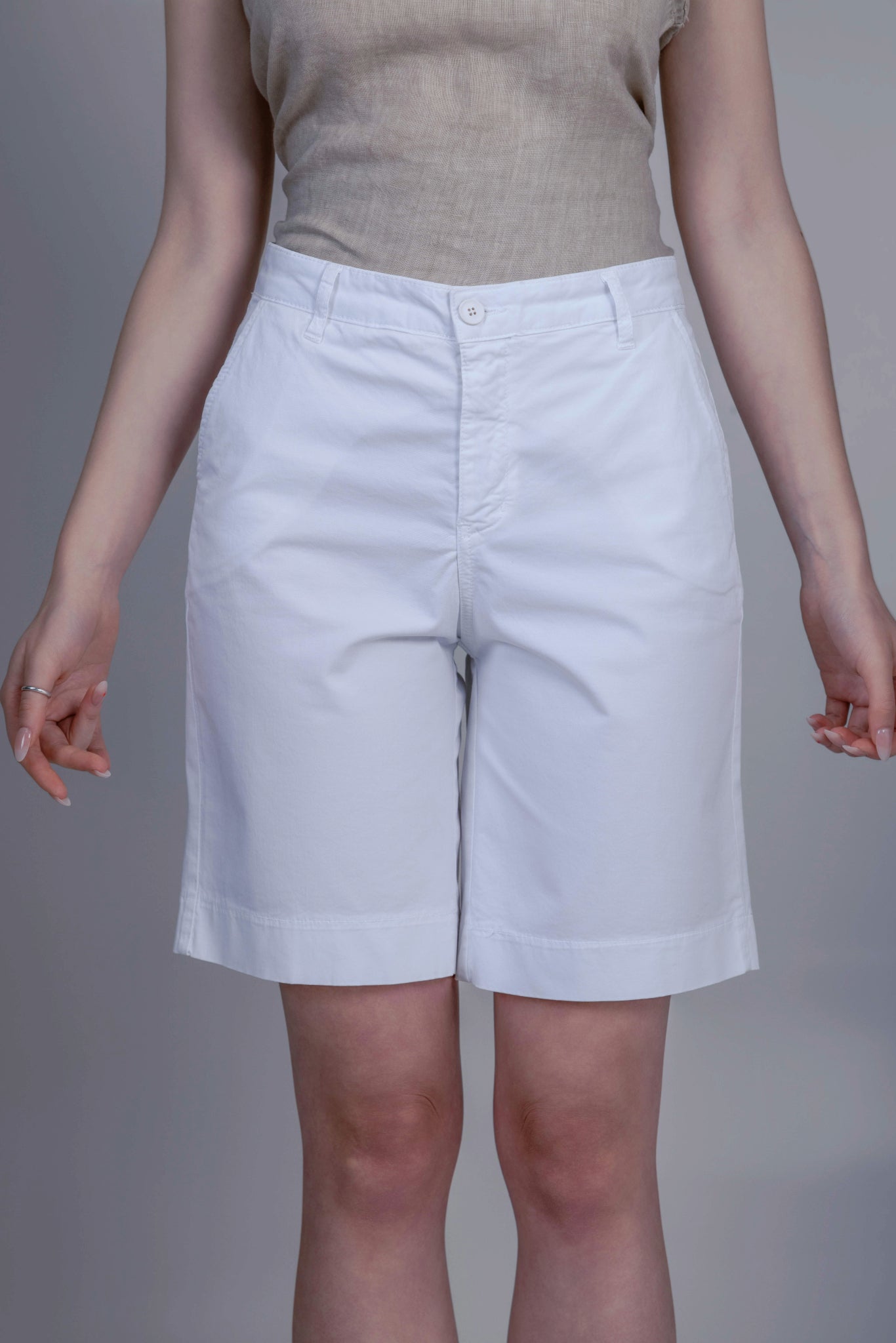 Ingrid Shorts White