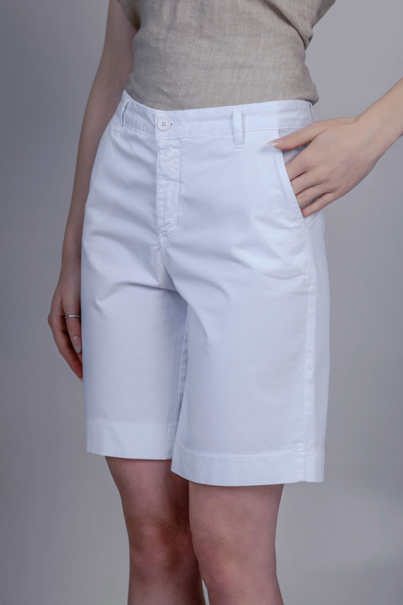Ingrid Shorts White
